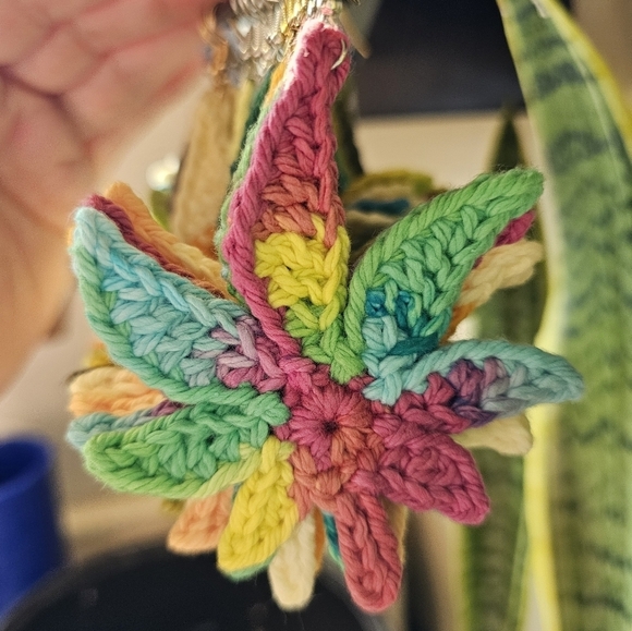 Mary Jane - Maple Leaf - Reefer - Pot - Handmade earrings - Picture 14 of 16